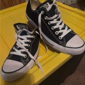 Like New Converse Low Canvas Sneakers Black